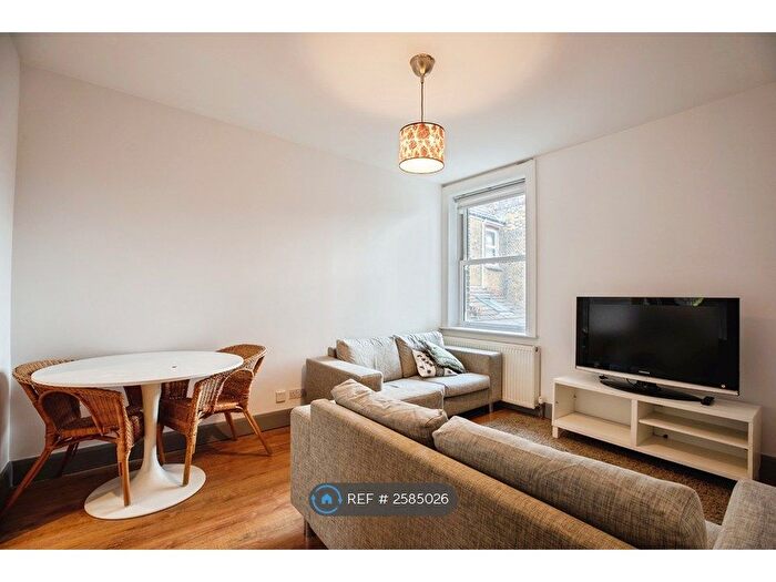 3 Bedroom Flat To Rent In Tyrwhitt Road, London, SE4