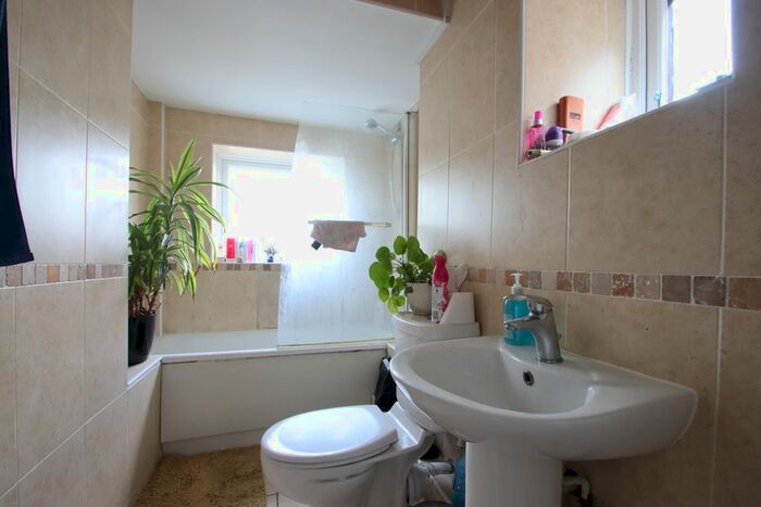 2 Bedroom Flat To Rent In Dickenson Road, Weston-Super-Mare, BS23