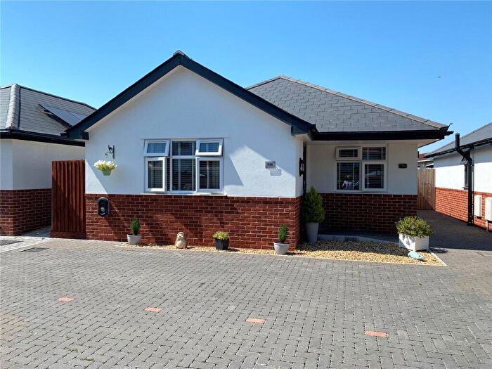 2 Bedroom Bungalow For Sale In Horsham Avenue, Kinson, Bournemouth, Dorset, BH10