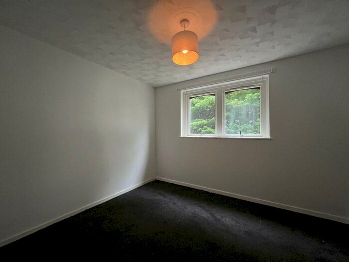 2 Bedroom Flat To Rent In Fiddoch Court Wishaw, ML2