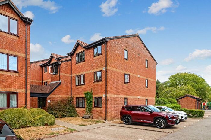 1 Bedroom Flat For Sale In Courtlands Close, Watford, WD24