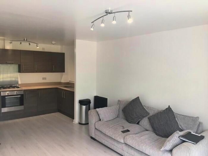 2 Bedroom Flat To Rent In Springfield Gardens, Glasgow, G31