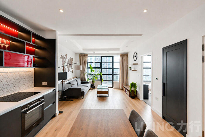 1 Bedroom Apartment For Sale In Defoe House, City Island Way, Canning Town, E14