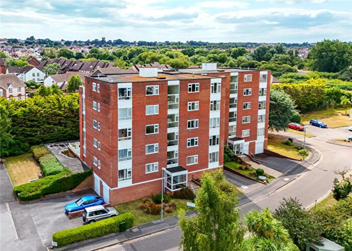 2 Bedroom Apartment For Sale In Fairway Drive, Christchurch, Dorset, BH23