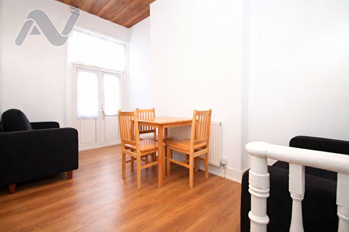 2 Bedroom Flat To Rent In Cavendish Road, London, N4