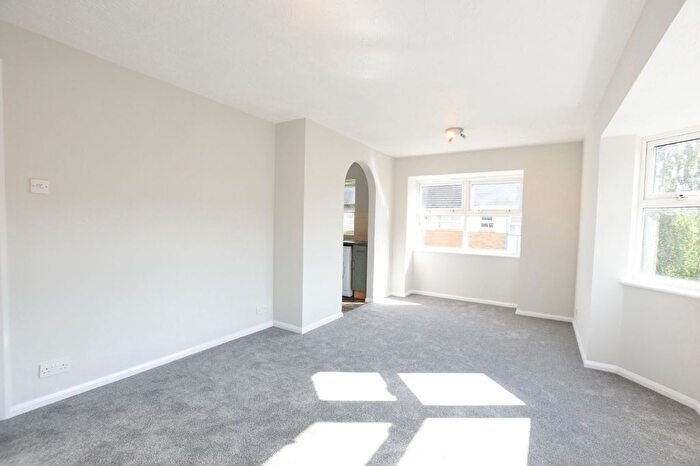 2 Bedroom Flat To Rent In Adeliza Close, Barking, IG11