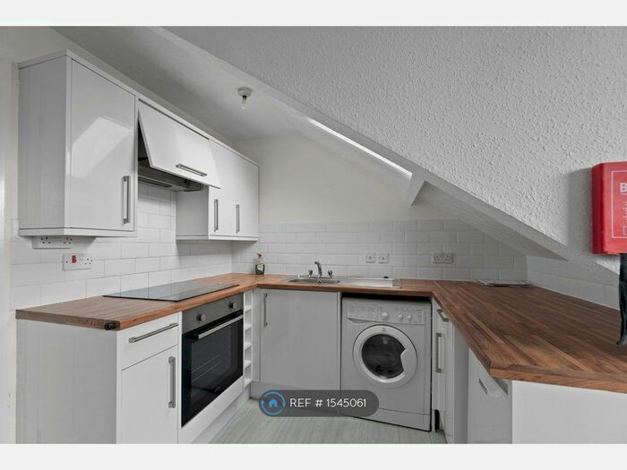 1 Bedroom Flat To Rent In Mutley, Plymouth, PL4