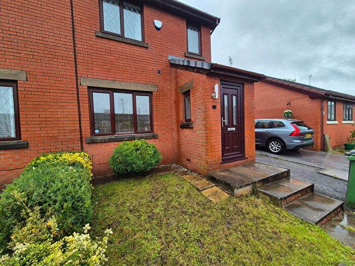 3 Bedroom Semi-Detached House To Rent In Bayley Close, Hyde, SK14