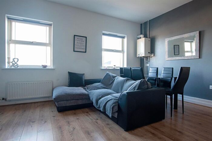 2 Bedroom Flat For Sale In Irthlingborough Road, Wellingborough, NN8