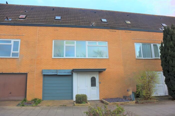 4 Bedroom Semi-Detached House To Rent In Avebury Boulevard, MK9