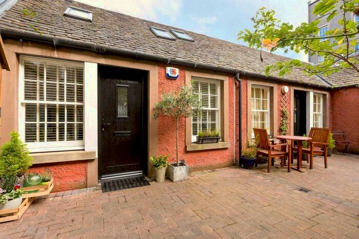 2 Bedroom House To Rent In King's Stables Lane, Edinburgh, EH1