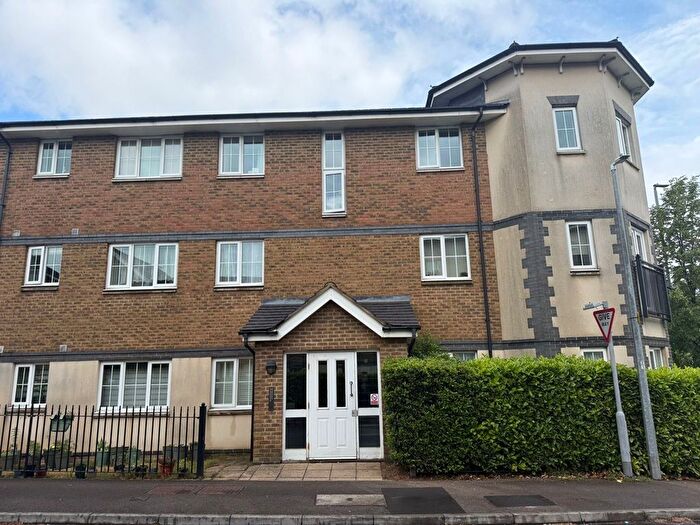 2 Bedroom Flat To Rent In Kiln Way, Dunstable, LU5