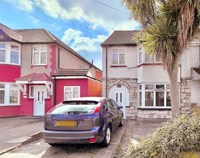 4 Bedroom Semi-Detached House For Sale In Cranborne Waye, Middlesex, UB4