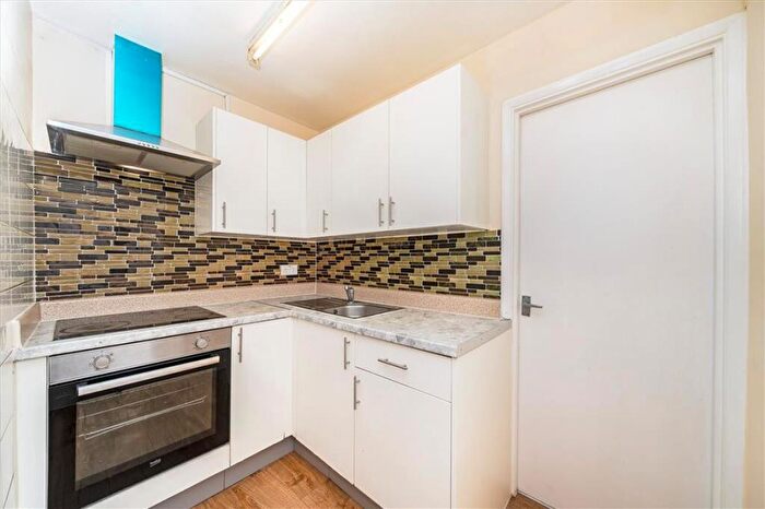 2 Bedroom Flat To Rent In Brandram Road, Lee, SE13