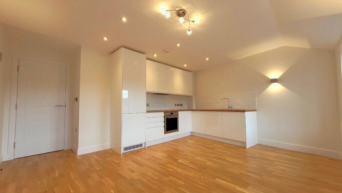 1 Bedroom Flat To Rent In The Grand, Broad Street, Banbury, Oxon, OX16