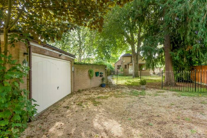 3 Bedroom Detached House For Sale In Furze Hill, Shipston-on-Stour, CV36