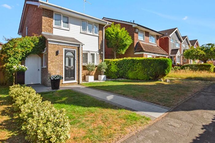 3 Bedroom Detached House For Sale In Aintree Road, Lordswood, Chatham, ME5