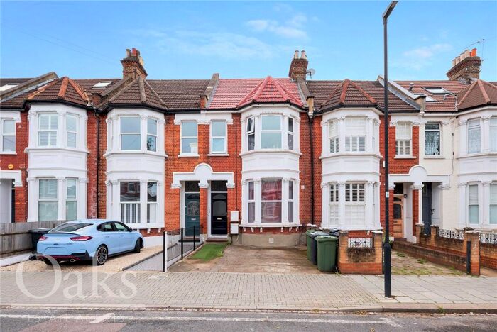 3 Bedroom Flat To Rent In Gleneagle Road, London, SW16