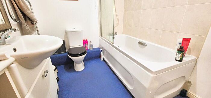 2 Bedroom Apartment To Rent In Hill Lane, Southampton, SO15