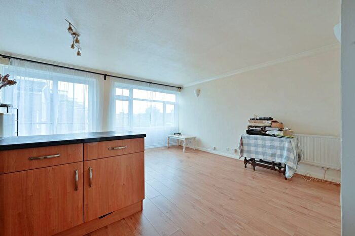 1 Bedroom Maisonette To Rent In The Larches, Bushey, WD23
