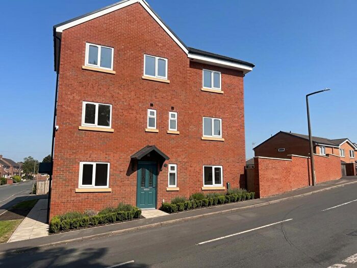 4 Bedroom Semi-Detached House For Sale In Petford Street, Cradley Heath, B64