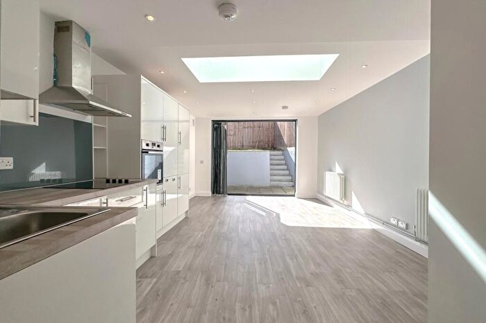 2 Bedroom Flat To Rent In Champion Road, Sydenham, SE26