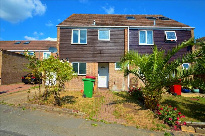 3 Bedroom Detached House To Rent In Rochfords Gardens, Slough, Berkshire, SL2