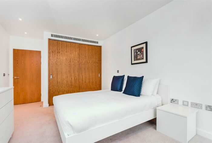 1 Bedroom Flat For Sale In Holland Park Avenue, London, W11