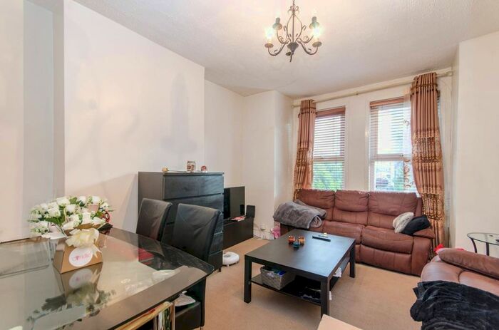2 Bedroom Flat To Rent In Brighton Road, South Croydon, CR2