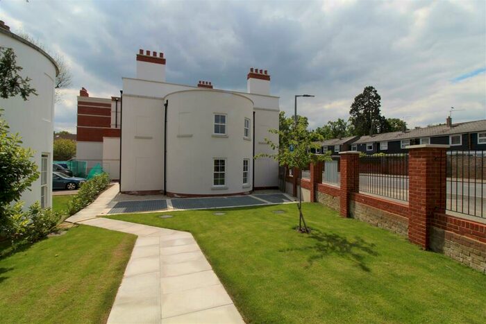 2 Bedroom Apartment To Rent In Carlton Place, Walfords Close, Old Harlow, CM17