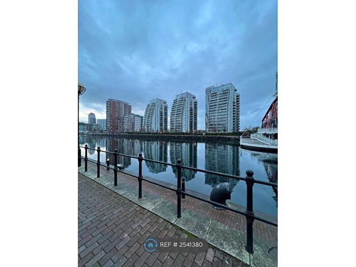 2 Bedroom Flat To Rent In N V Building, Salford, M50
