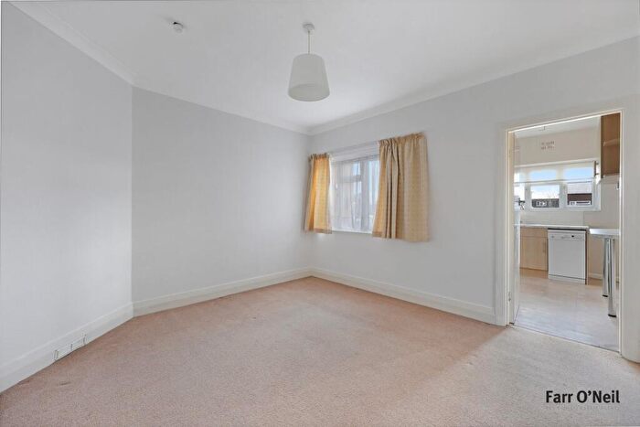 2 Bedroom Flat To Rent In Station Way, Buckhurst Hill, IG9