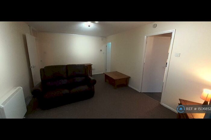 1 Bedroom Flat To Rent In Heywood Court, Middleton, Manchester, M24