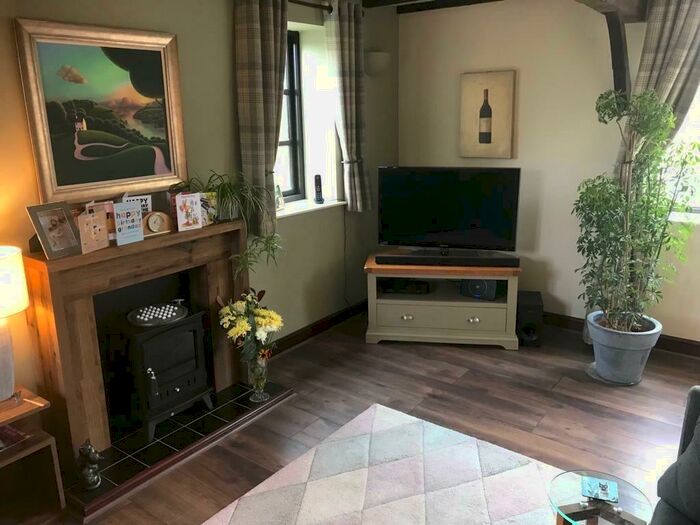 2 Bedroom Cottage To Rent In Fox Covert, Ashby Road, Tamworth, Staffordshire, B79