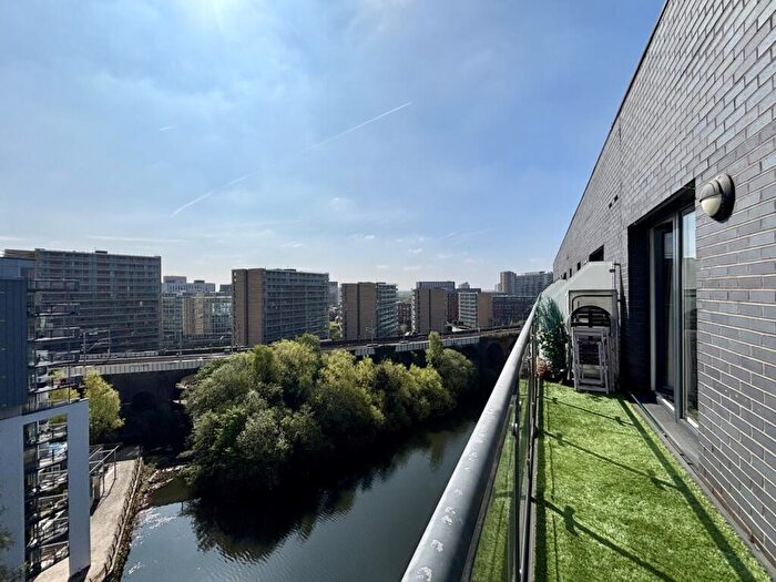 2 Bedroom Apartment For Sale In The Riverside, Derwent Street, Salford, M5