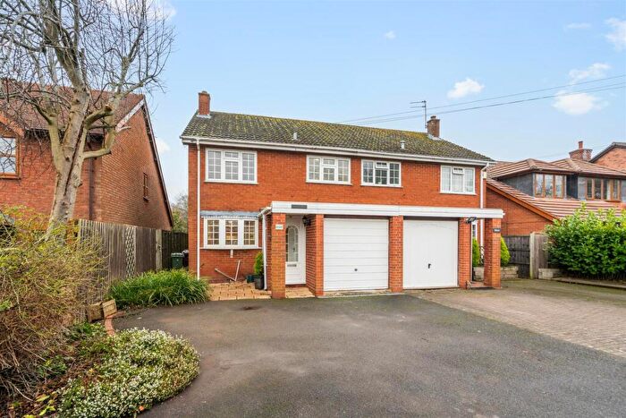 4 Bedroom Semi Detached House To Rent In Warwick Road, Chadwick End, Solihull, B93