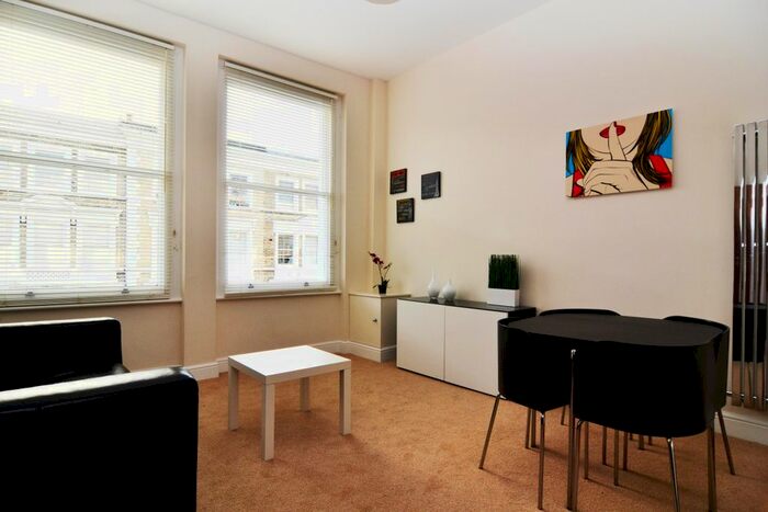 2 Bedroom Flat To Rent In Castletown Road, West Kensington, W14