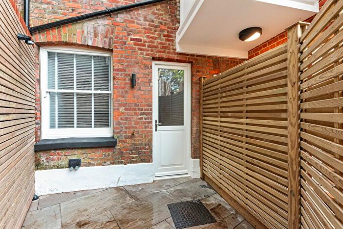 1 Bedroom Flat To Rent In Canfield Gardens, NW6