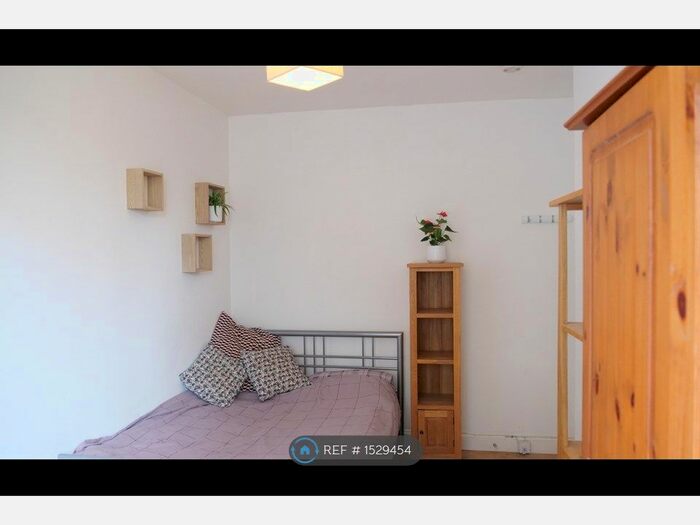 2 Bedroom Flat To Rent In Old Kent Road, London, SE1