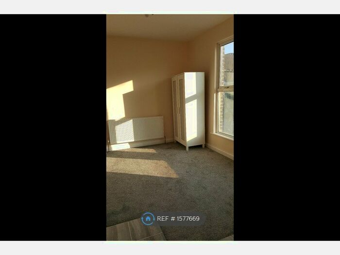 Studio To Rent In Holloway Road, London, N7