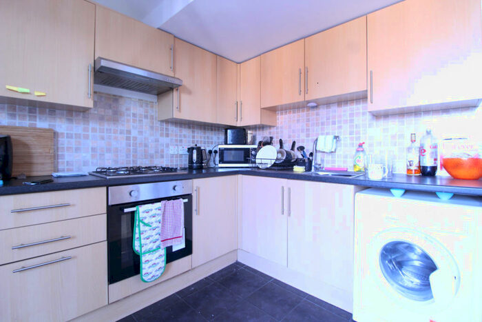 3 Bedroom Flat To Rent In Hoe Street, London, E17