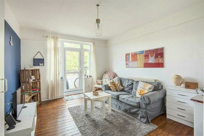 2 Bedroom Apartment To Rent In Melbourne Grove, East Dulwich, SE22