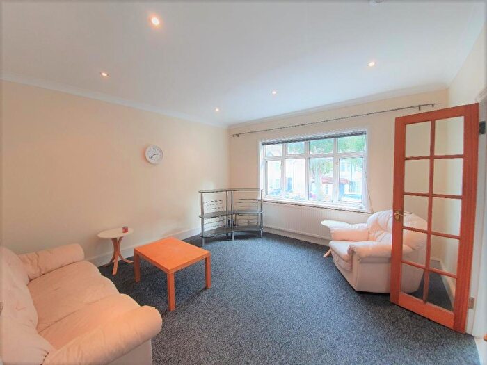 3 Bedroom Duplex To Rent In Hayes Crescent, Temple Fortune, NW11