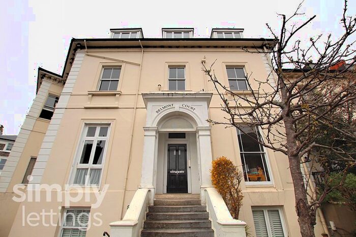 2 Bedroom Flat To Rent In Belmont Court, Belmont, Brighton, BN1