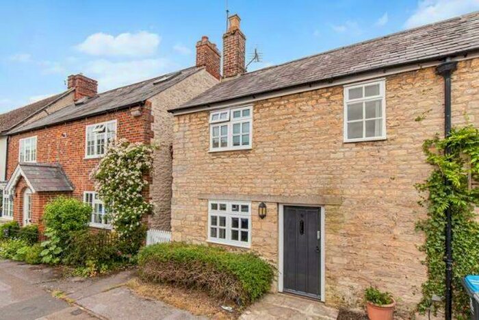 1 Bedroom Semi-Detached House To Rent In Abbey Street, OX29