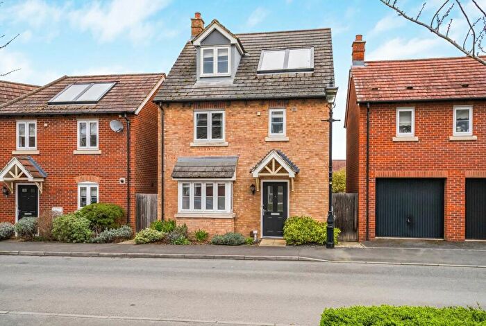 4 Bedroom Detached House For Sale In Corbetts Way, Thame, Oxfordshire, OX9