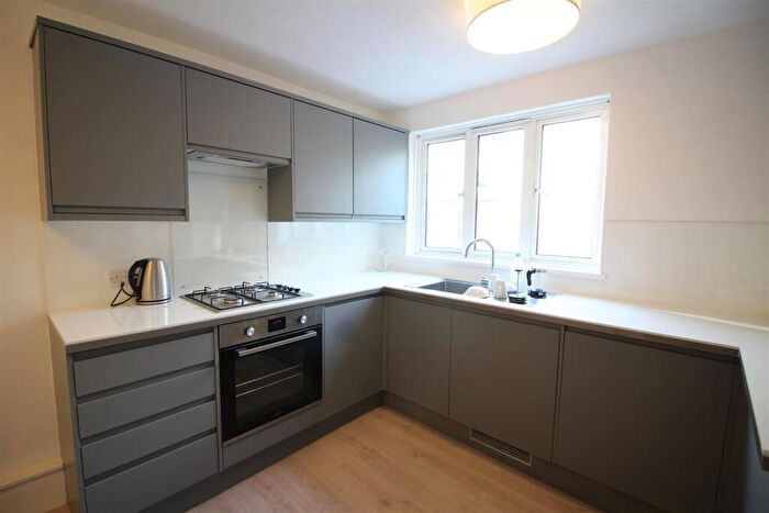2 Bedroom Flat To Rent In Boleyn Road, London, N16