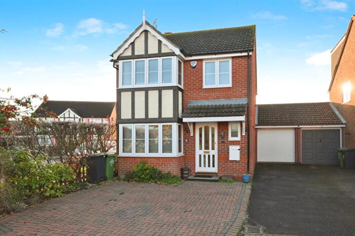 3 Bedroom Detached House For Sale In Waltham Gate, Waltham Cross, EN8