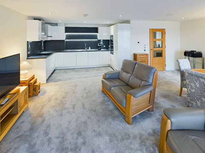 3 Bedroom Flat To Rent In Riverside Drive, City Centre, Dundee, DD2