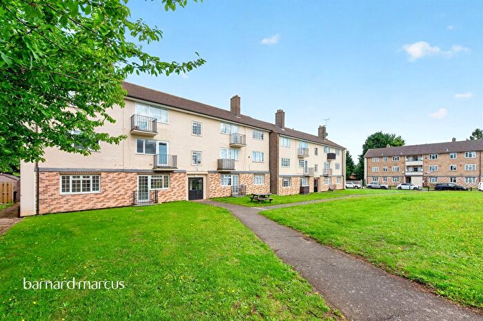 2 Bedroom Flat For Sale In Merefield Gardens, Tadworth, KT20